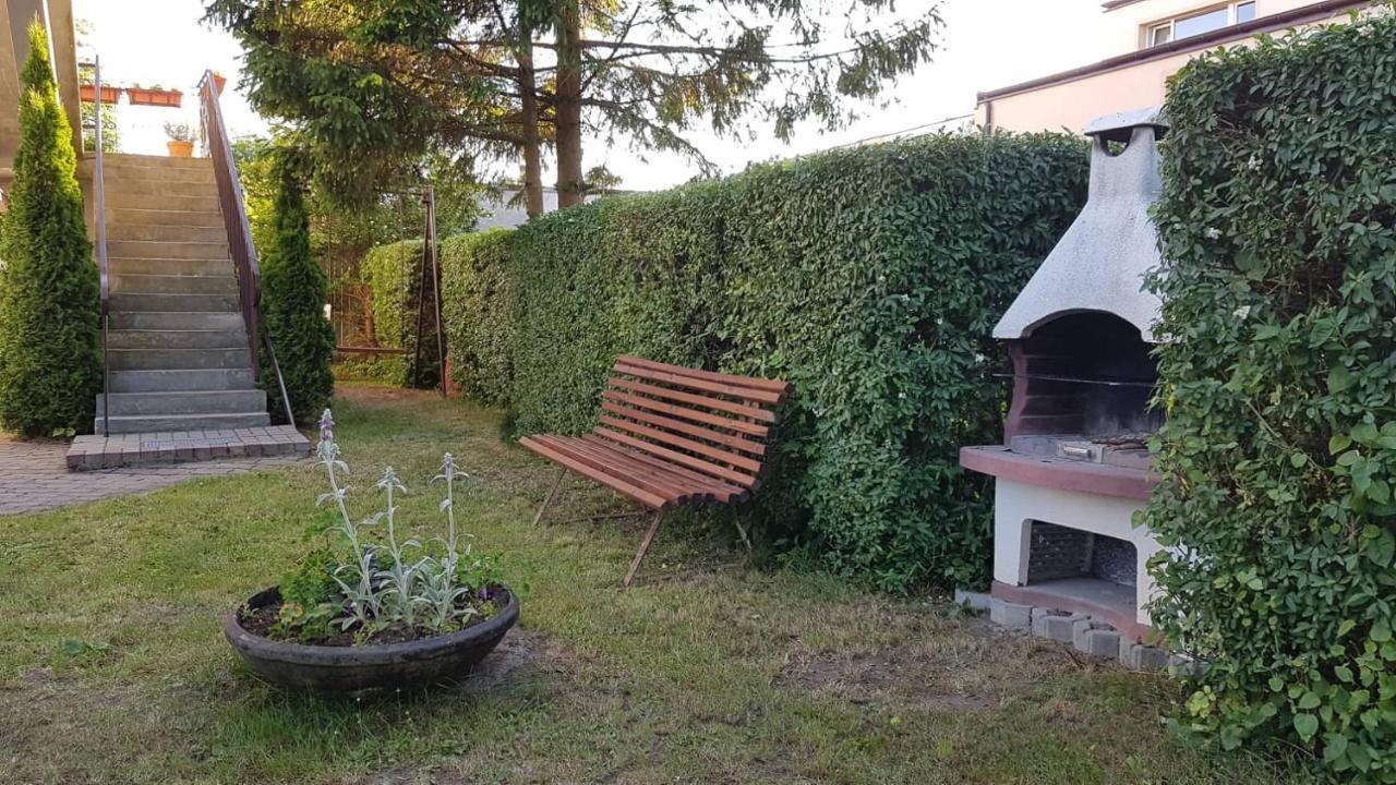 "U Izy" Pokoje Goscinne I Przyczepy Campingowe Мельно Экстерьер фото