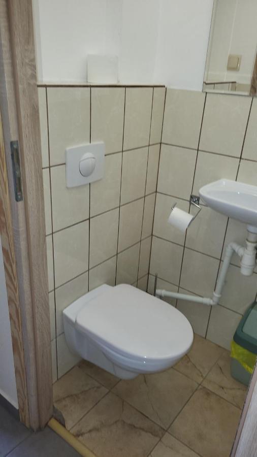 "U Izy" Pokoje Goscinne I Przyczepy Campingowe Мельно Экстерьер фото