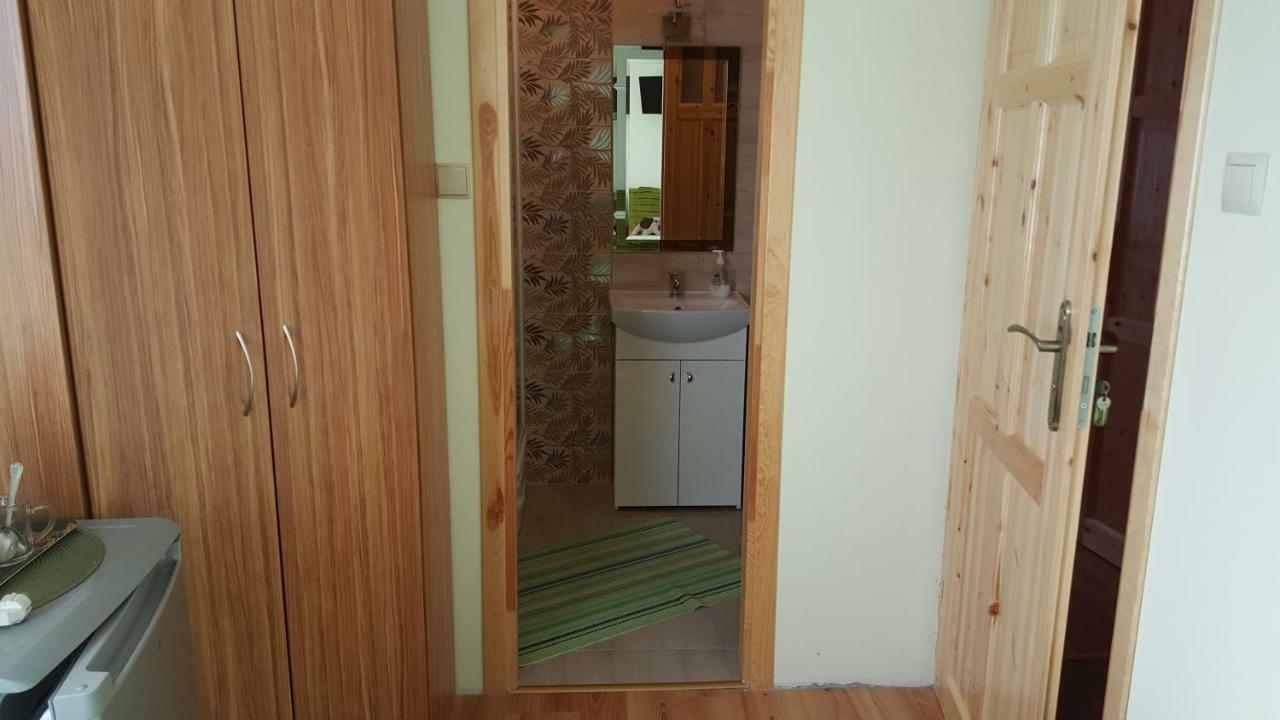 "U Izy" Pokoje Goscinne I Przyczepy Campingowe Мельно Экстерьер фото